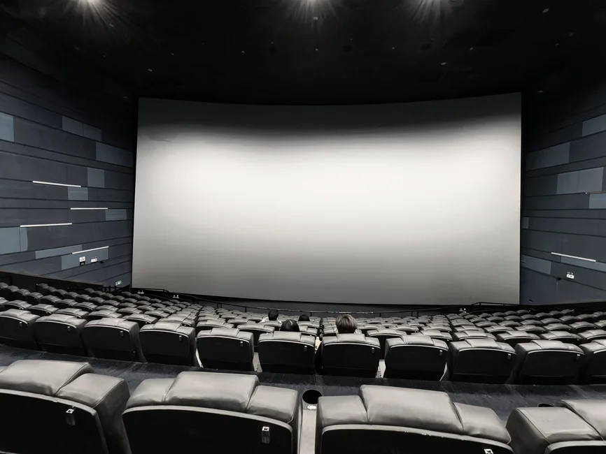 Interior de una sala de cine (imagen ilustrativa genérica, banco de imágenes Pexels)