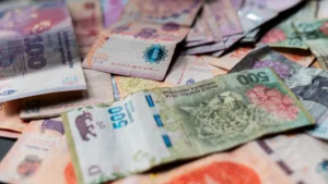 Billetes de pesos argentinos (foto: Alex Dos Santos / Pexels)