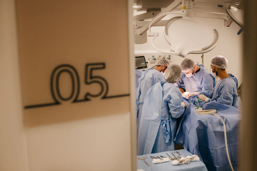 Equipo medico durante una cirugia en un quirofano (imagen ilustrativa generica, banco de imagenes Pexels, foto: Jonathan Borba)